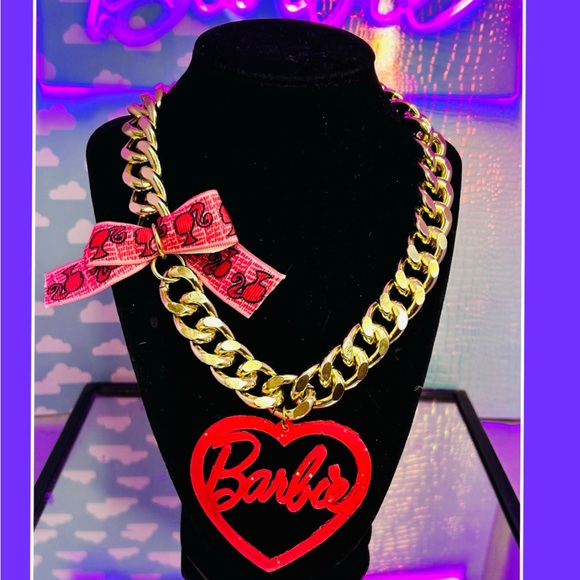 Barbie Necklace - Picture 5 of 7
